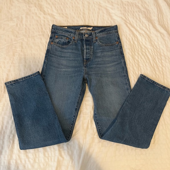 Levis Wedgie Straight Jeans - Picture 2 of 7